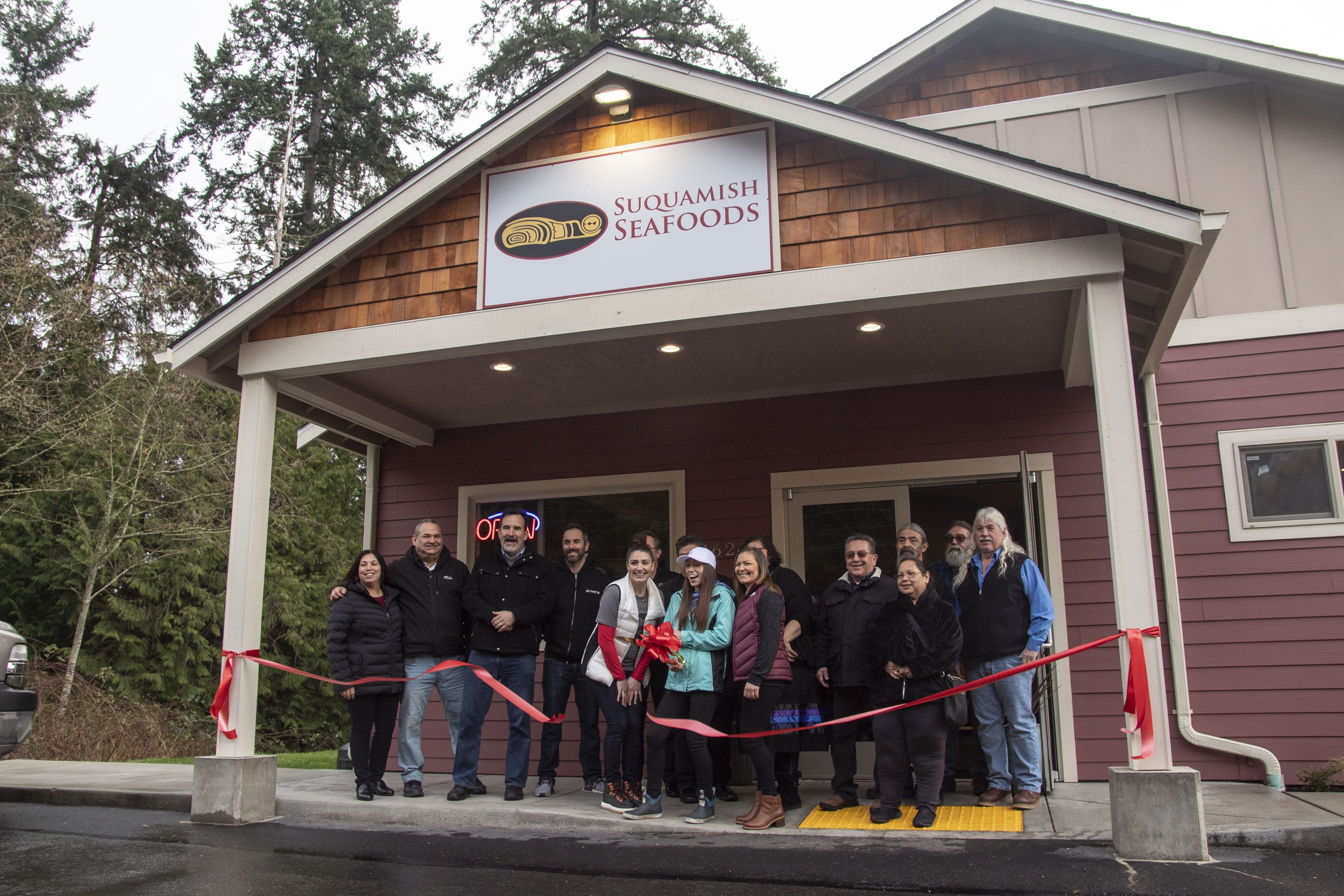 Suquamish Sells Fresh, Live and Frozen Seafood at New Location